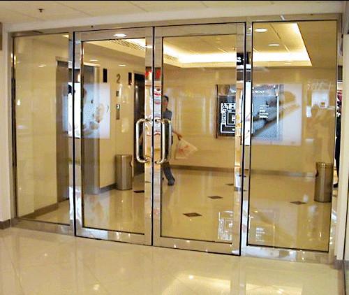 大玻璃防火門的優(yōu)勢有哪些？